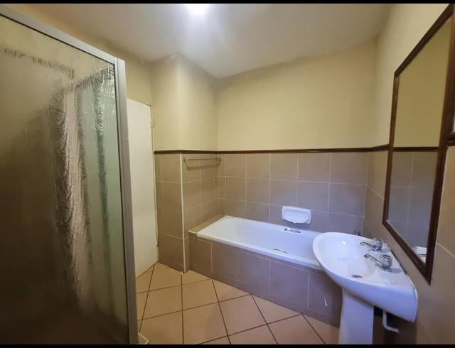 2 BEDROOM PROPERTY TO RENT IN MOOIKLOOF RIDGE ESTATE